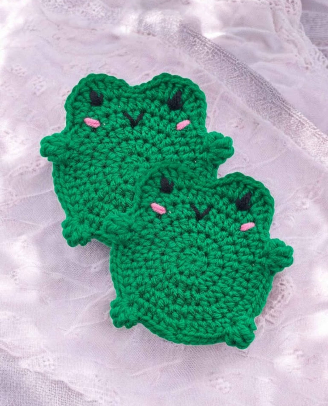 Green Frog Crochet Coaster – Handmade Crochet Drink Mat, Cute Home Decor & Table Protector