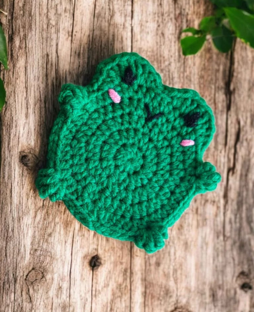 Green Frog Crochet Coaster – Handmade Crochet Drink Mat, Cute Home Decor & Table Protector