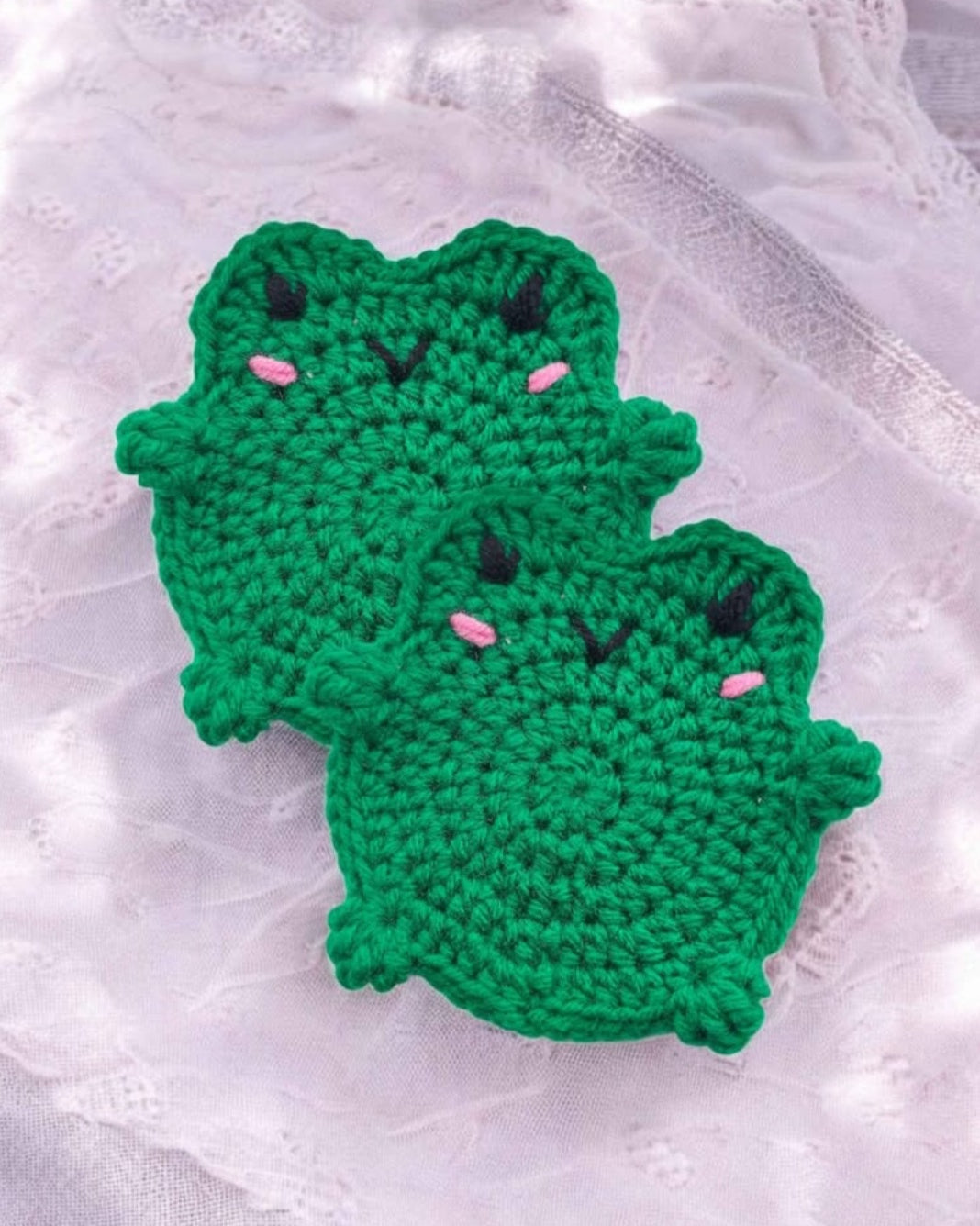 Green Frog Crochet Coaster – Handmade Crochet Drink Mat, Cute Home Decor & Table Protector