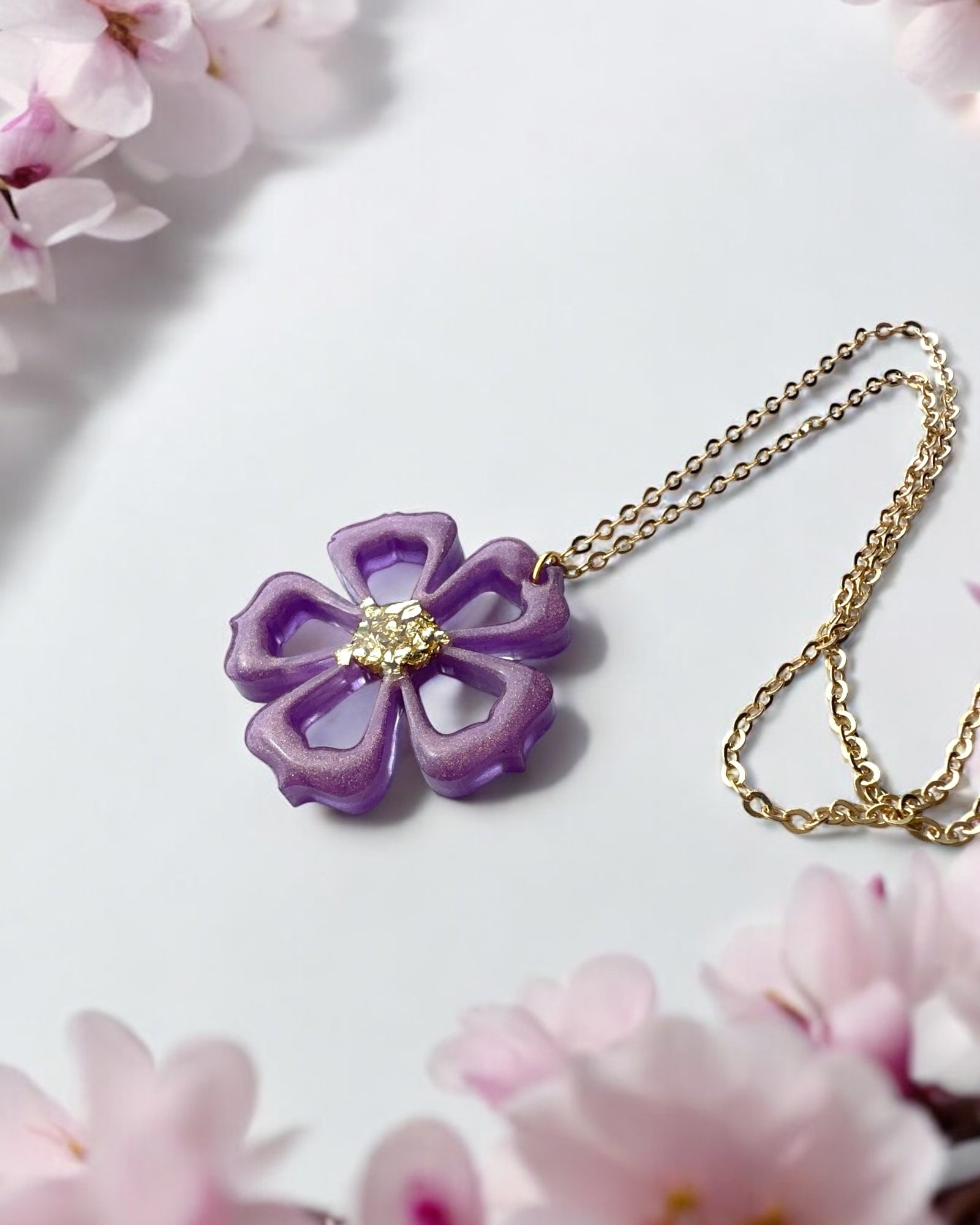 Frillmart Women's Resin Flower Pendant Necklace in Purple with Gold Center and Chain - Elegant 3D Floral Design