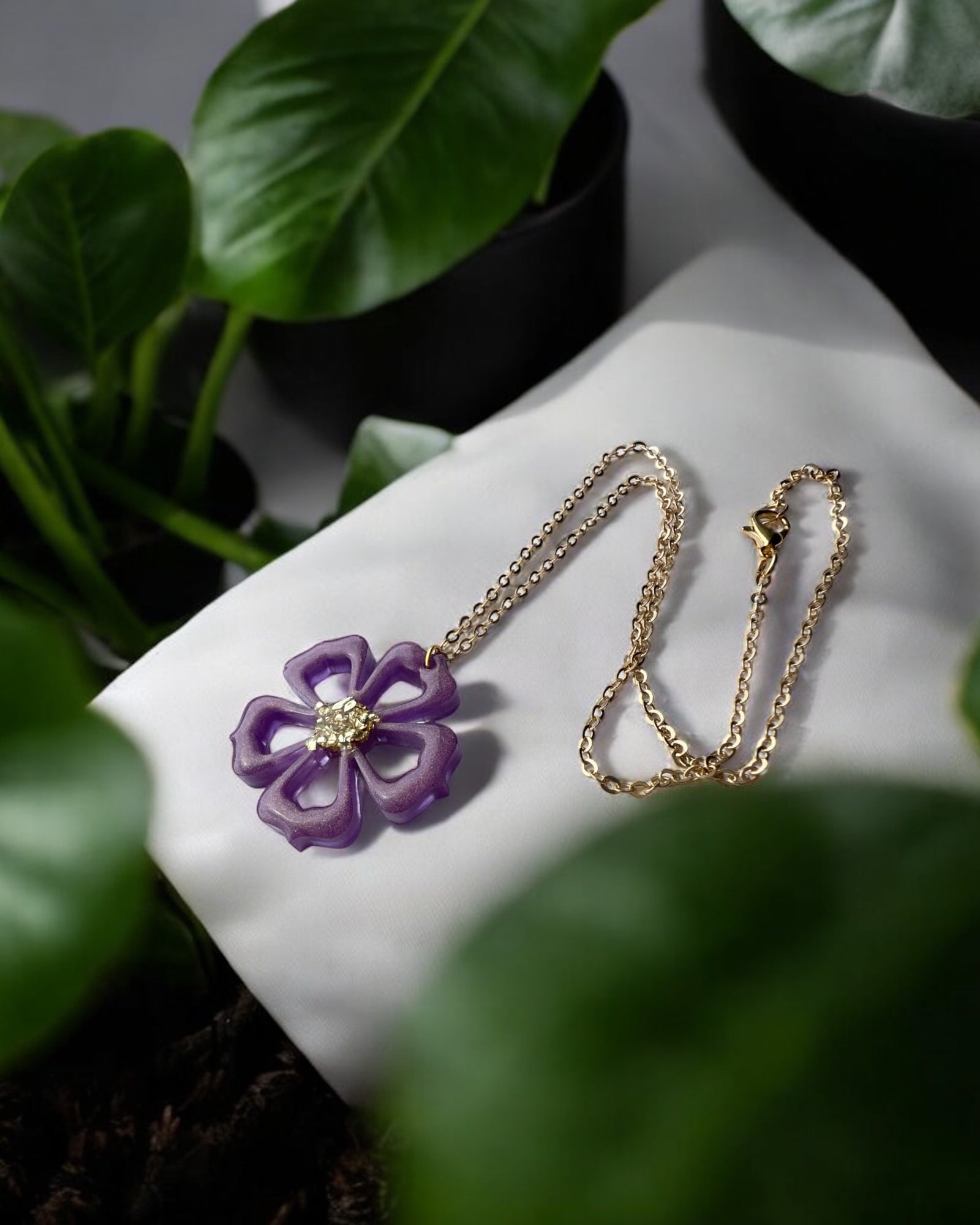 Frillmart Women's Resin Flower Pendant Necklace in Purple with Gold Center and Chain - Elegant 3D Floral Design